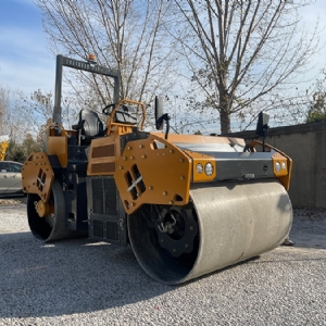 座驾压路机ST7000